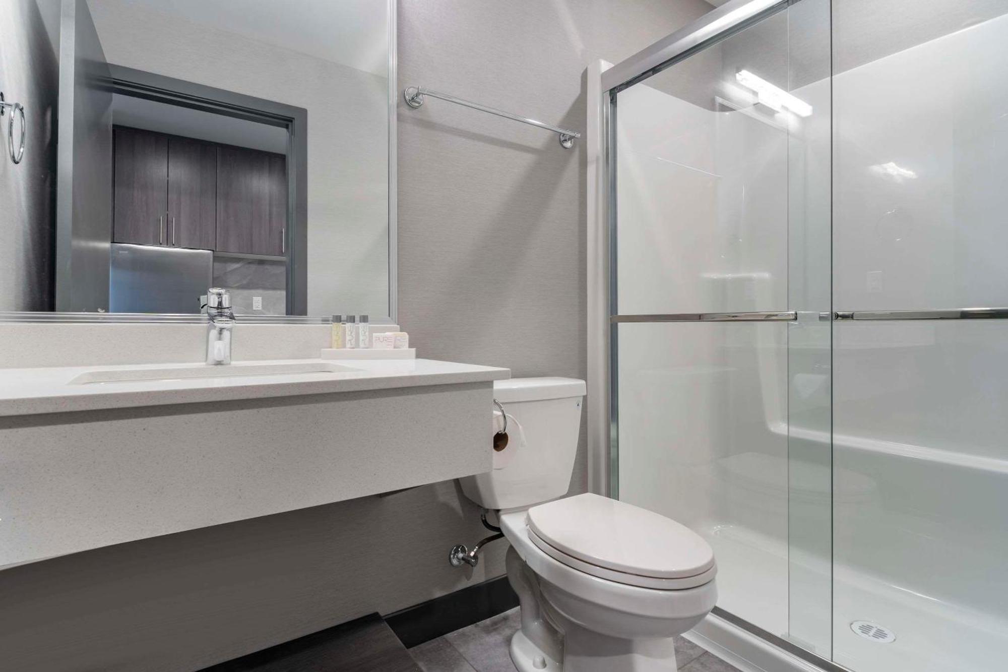 The Hue Hotel, Ascend Hotel Collection Kamloops Esterno foto