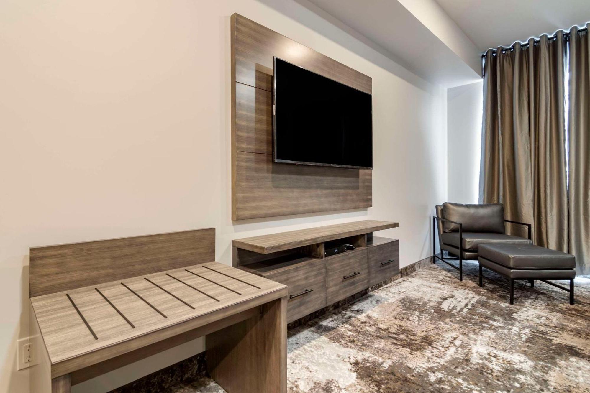 The Hue Hotel, Ascend Hotel Collection Kamloops Esterno foto