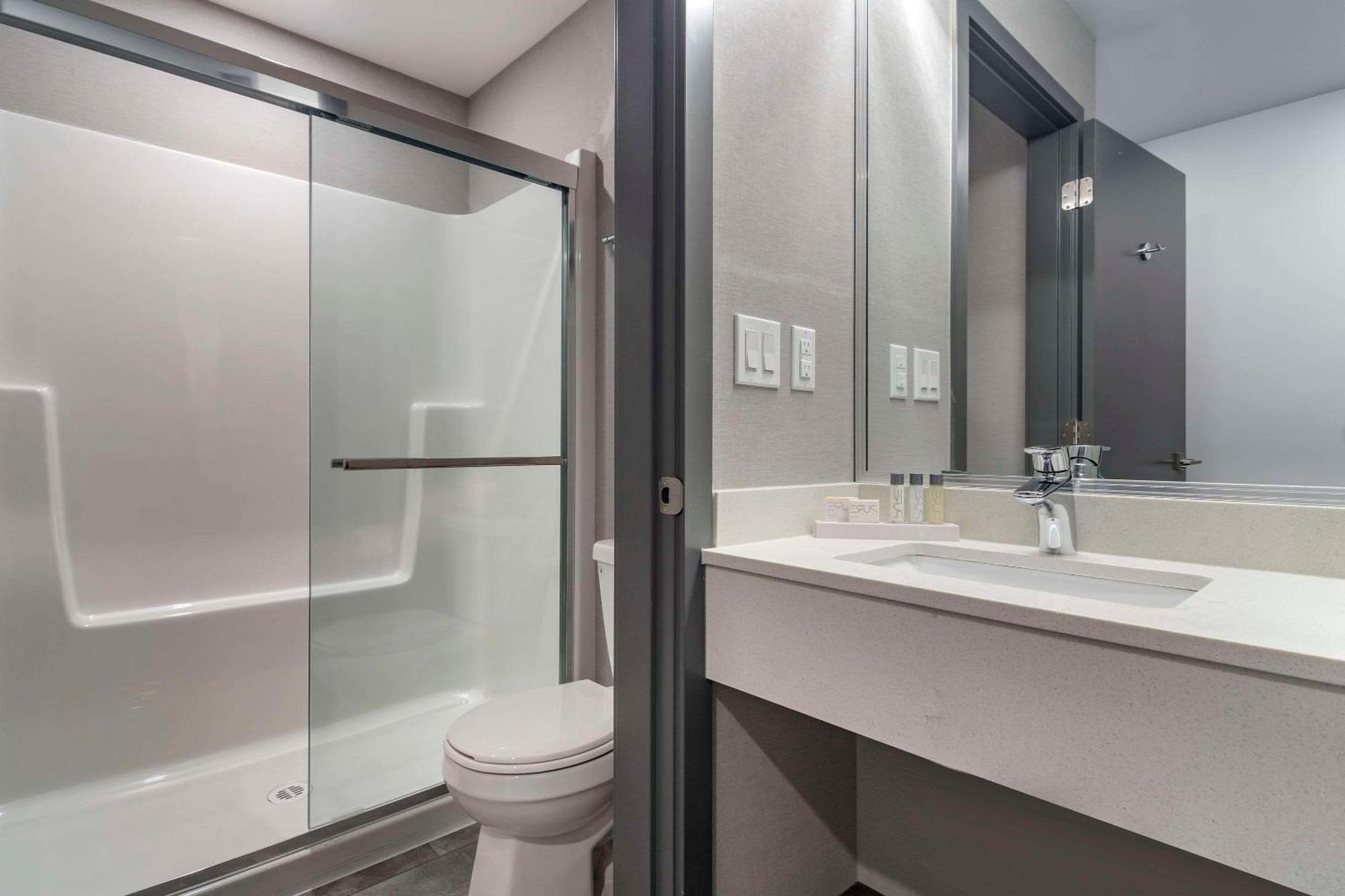 The Hue Hotel, Ascend Hotel Collection Kamloops Esterno foto