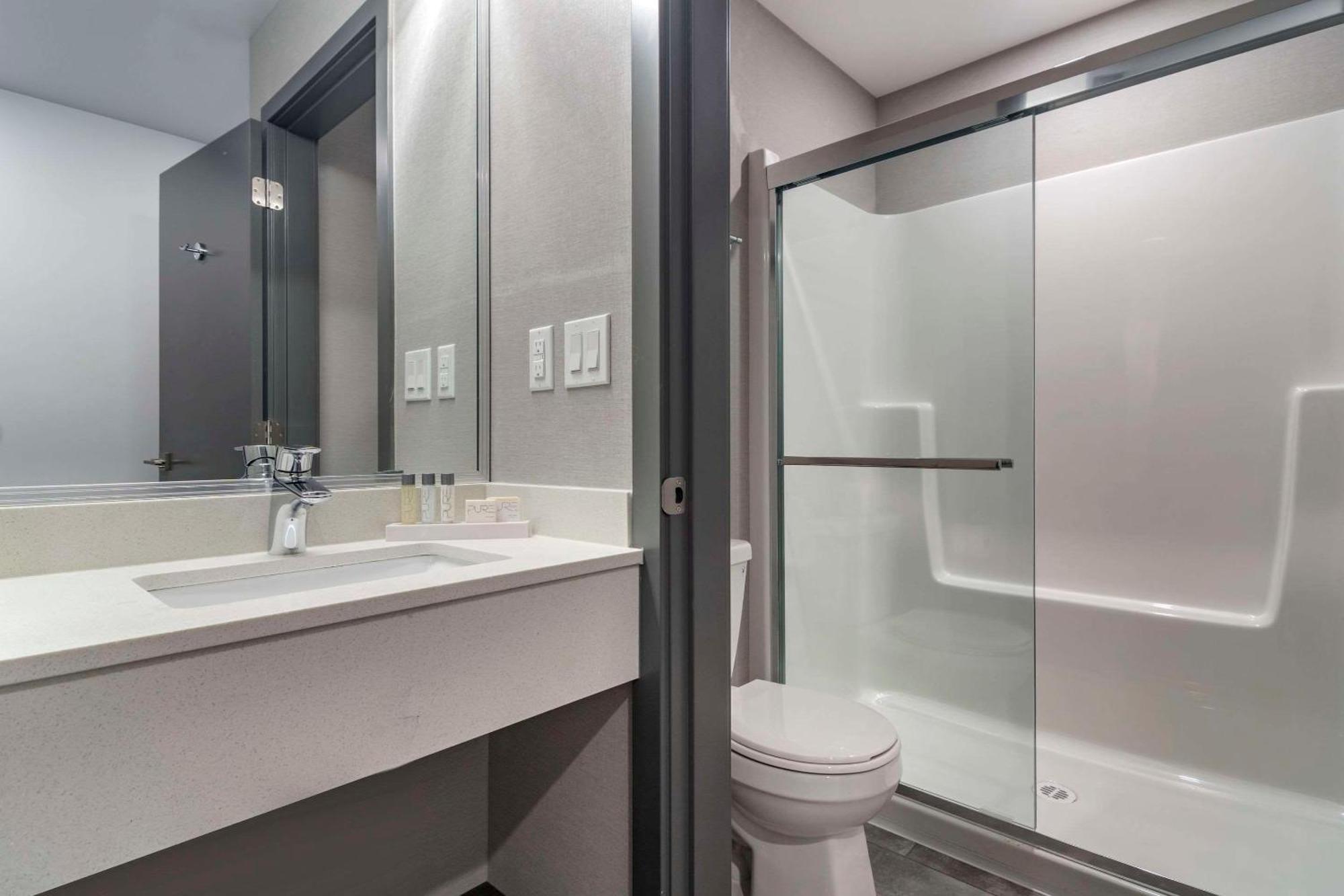 The Hue Hotel, Ascend Hotel Collection Kamloops Esterno foto