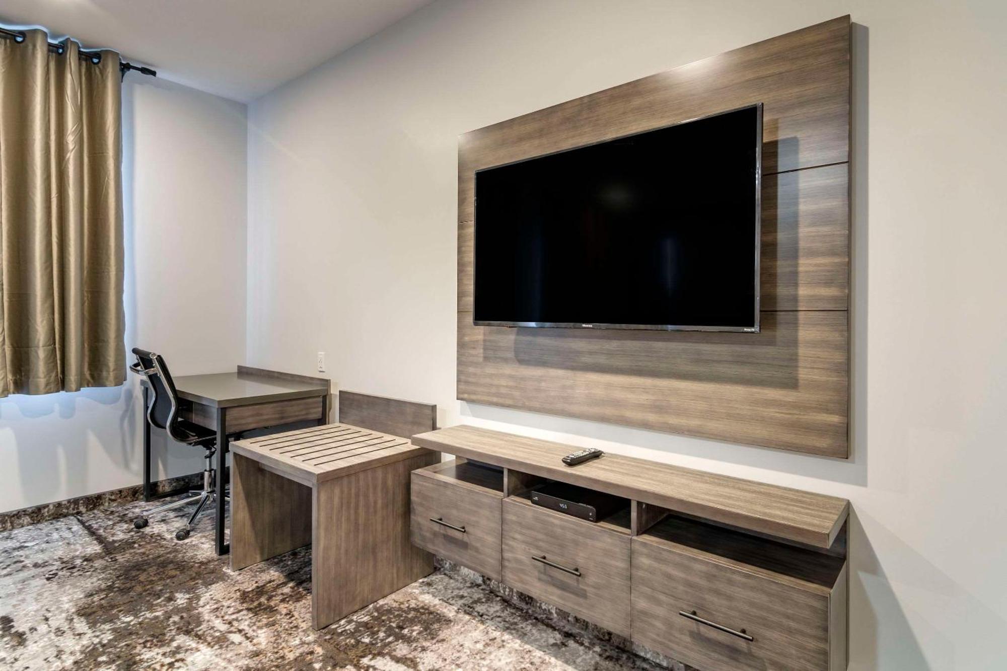 The Hue Hotel, Ascend Hotel Collection Kamloops Esterno foto